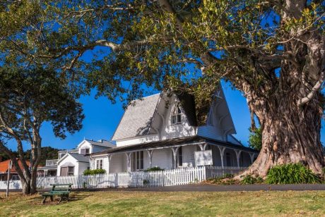 Queen Ann white house - Big Easy Renovation